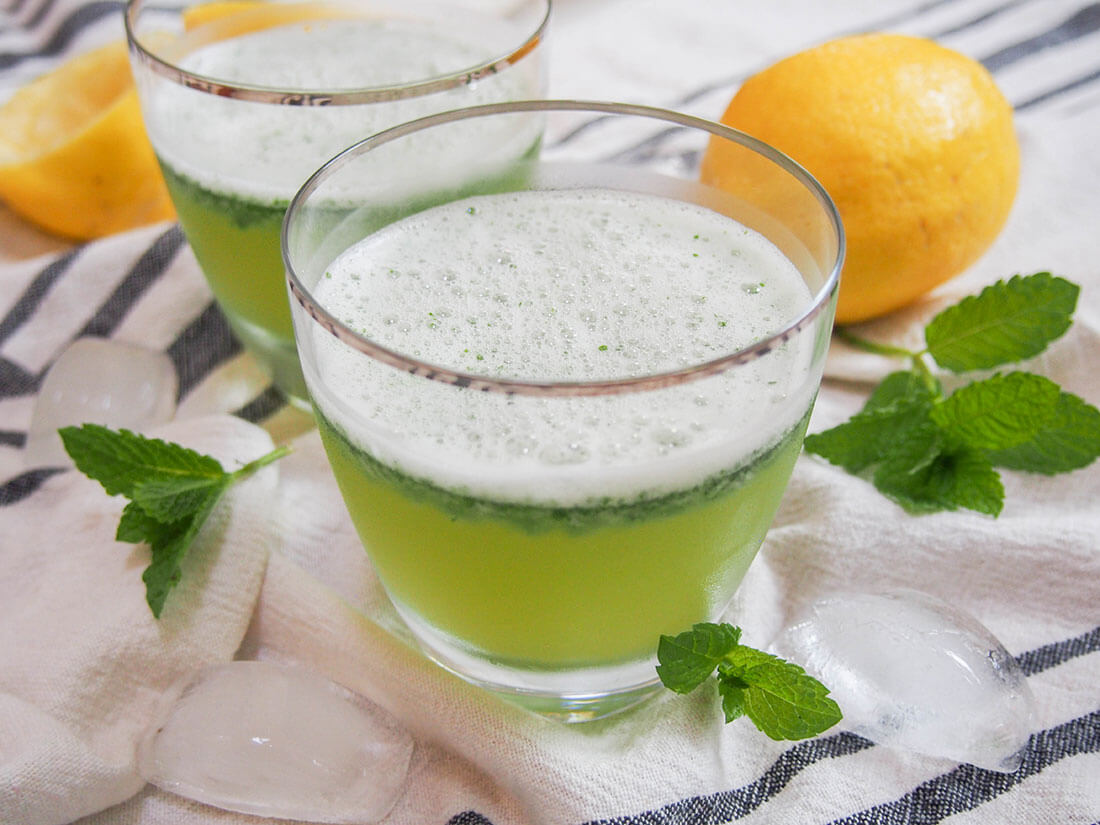 limonona (mint lemonade) in glass
